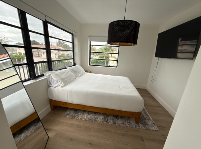 Building Photo - 1716 SW 11th St