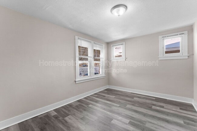 Foto del edificio - 8129 St Charles Ln
