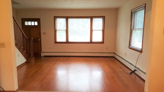 Building Photo - 256 Front St