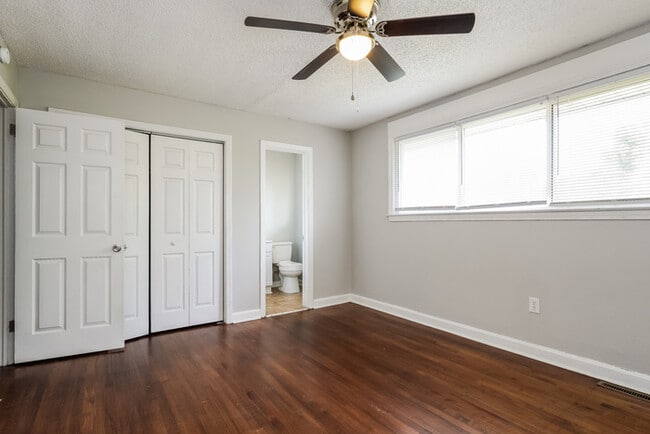 Building Photo - 311 E Dorchester Blvd