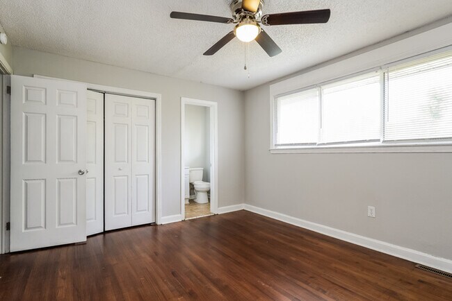 Foto del edificio - Brick 3-Bedroom Beauty in Greenville, SC