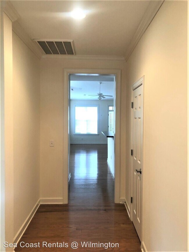 Building Photo - 1161 Greensview Cir