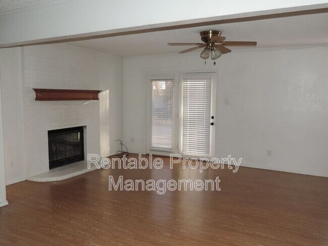 Building Photo - 108 W Stage Coach Trl