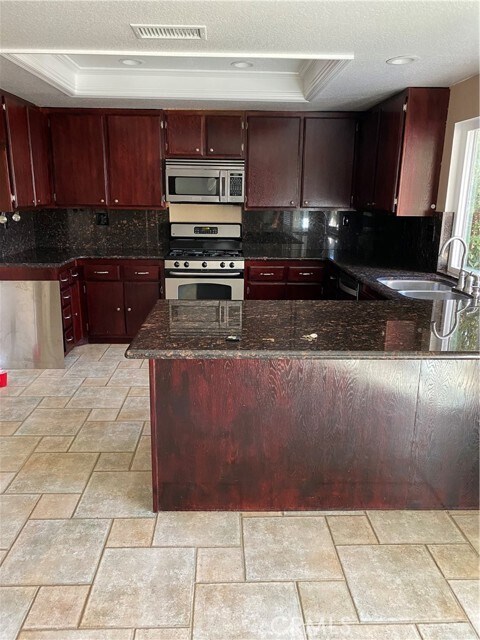 Foto del edificio - 24151 Country Canyon Rd