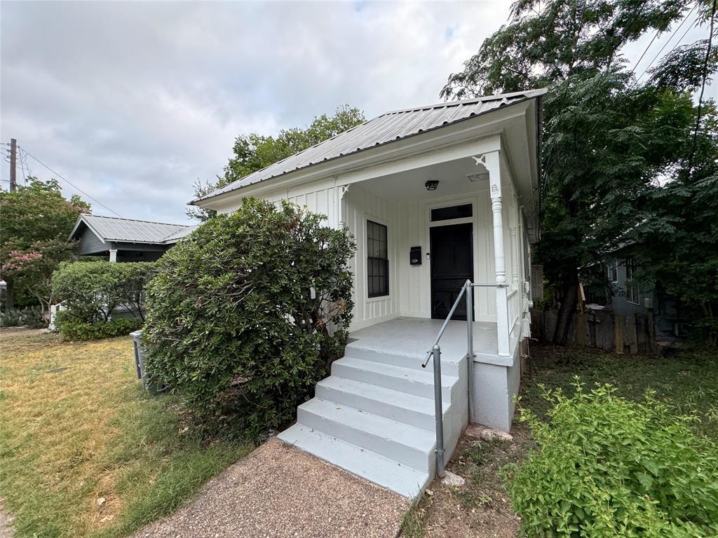 Primary Photo - 1612 W 10th St