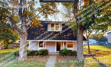 Building Photo - 348 Broadway St