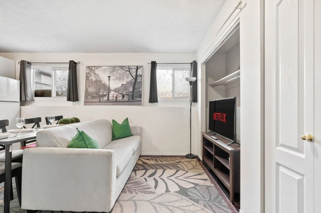 Building Photo - 64 Riverbirch Rd SE