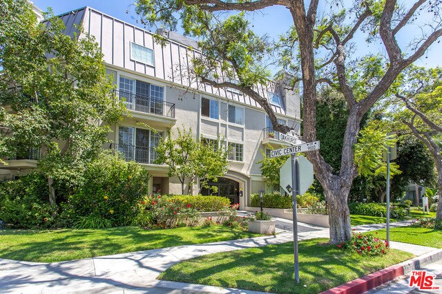 Building Photo - 458 N Oakhurst Dr