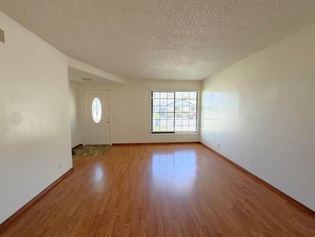 Foto del edificio - Desirable South East Three Bedroom Home