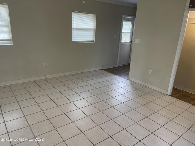 Building Photo - 1044 S Wickham Rd