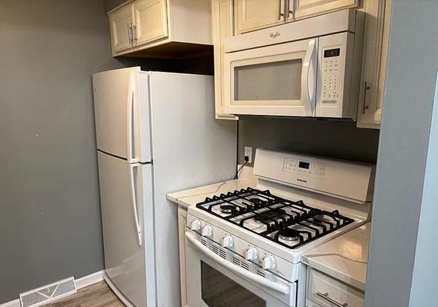 Foto del edificio - 120 Charter Oaks Dr