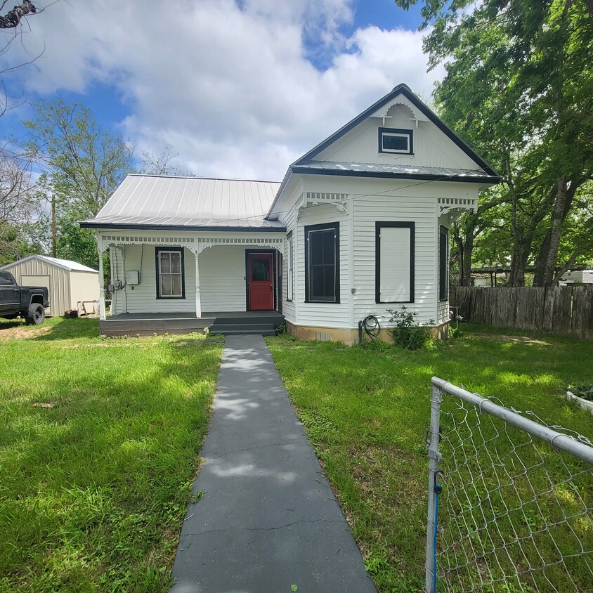 Primary Photo - 418 N Mehnert St