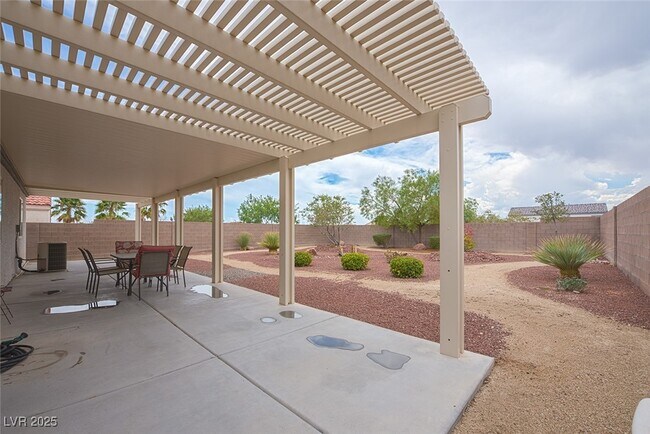Foto del edificio - 5917 Gentle Creek Ln