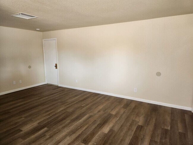 Foto del edificio - 19864 Gas Point Rd