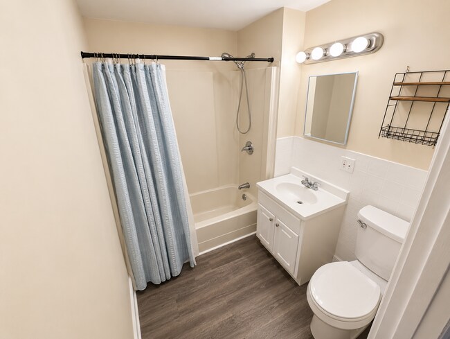 Baño - 380 Chatham St