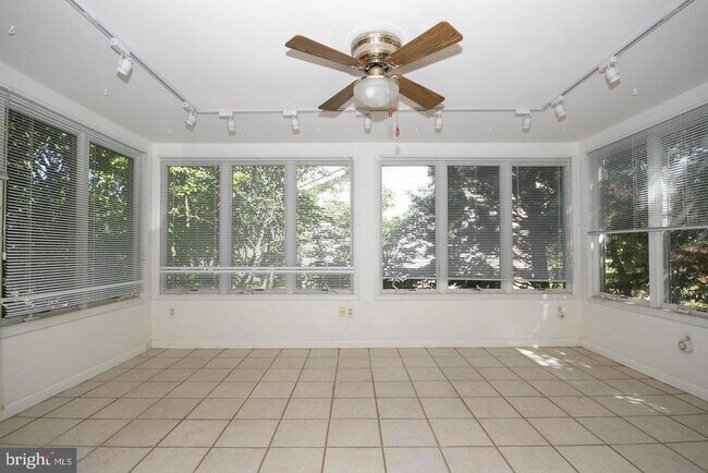 Building Photo - 2037 Horseshoe Cir