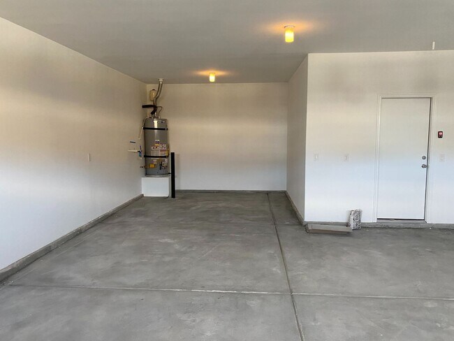 Building Photo - Short term rental of a single story close ...