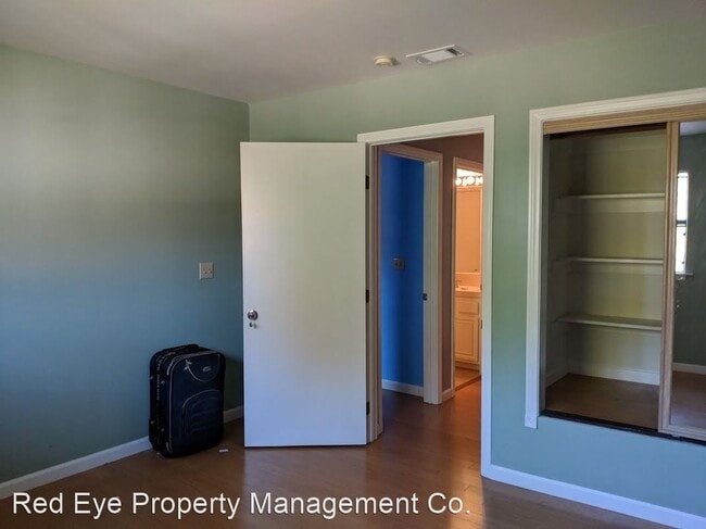 Building Photo - 3 br, 2.5 bath House - 1163 W. 11th Street #5