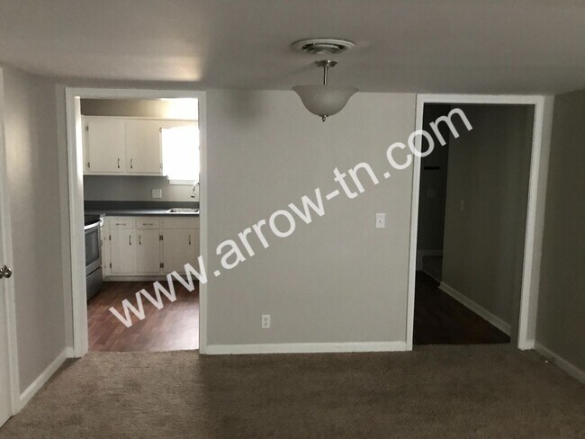 Building Photo - Great 2 Bed Townhome with 2.5 Baths and a Fenced Backyard!