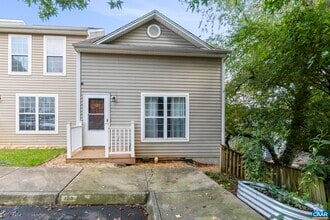 Building Photo - 123 Danbury Ct