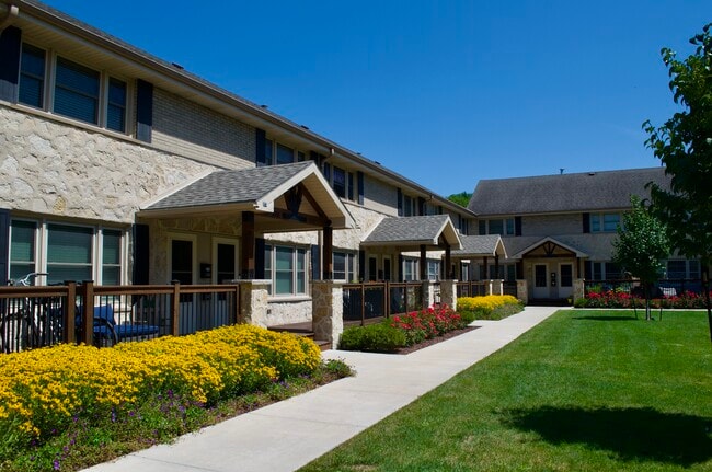 Building Photo - Bay Village Townhomes