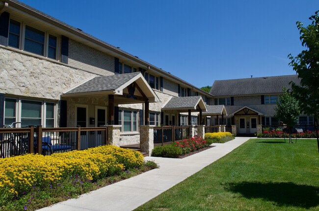 Foto del edificio - Bay Village Townhomes