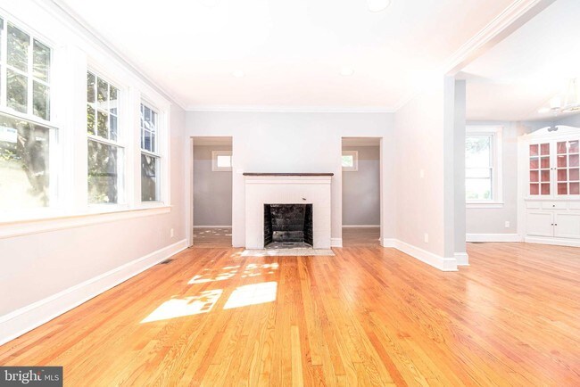 Foto del edificio - 402 Forest View Rd