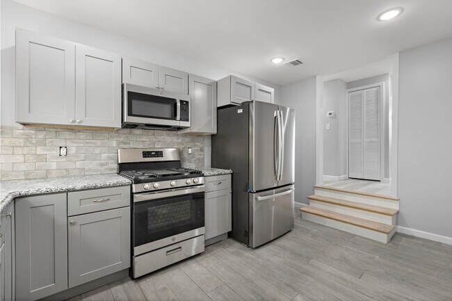 Building Photo - 606-606 Belgrove Dr