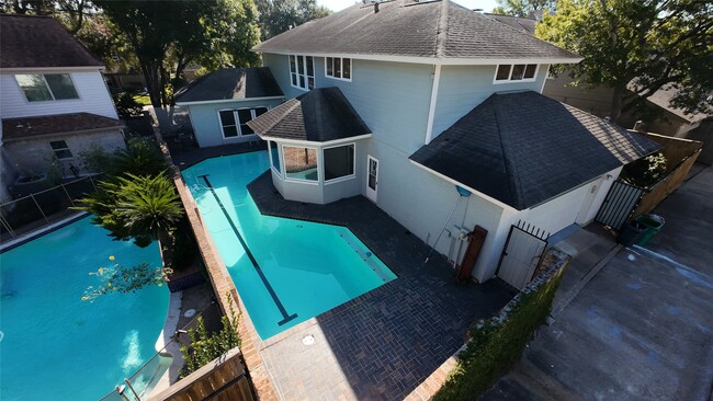 Building Photo - 810 Ivy Wall Dr