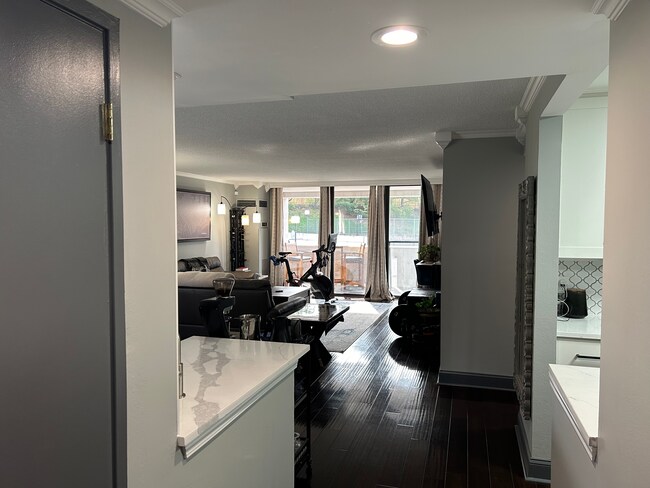 Foto del edificio - 6101 Edsall Rd