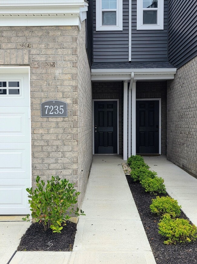 Building Photo - 7235 Grandway Dr