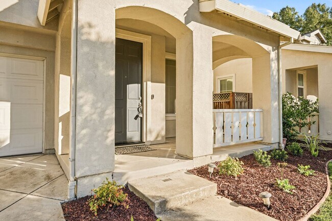 Foto del edificio - Beautiful single 4 Bed, 2.5 Bath Family Home in Quiet Neighborhood!