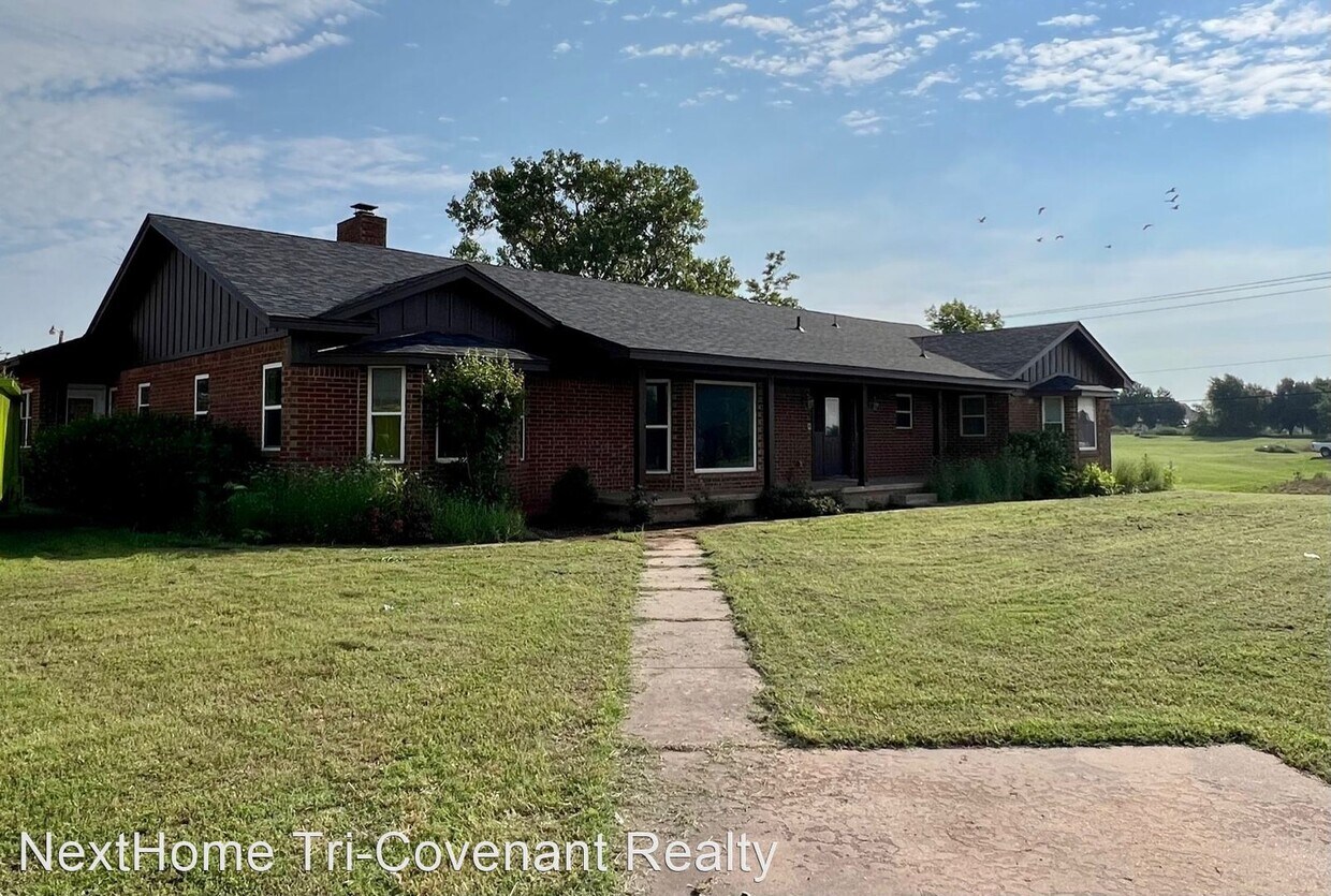 4 br, 2.5 bath House 8944 St Hwy 17 House for Rent in Elgin, OK