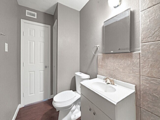 Building Photo - 3031 Sumpter St