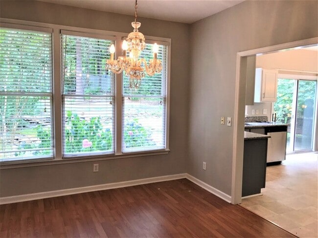 Foto del edificio - NW - Desirable Irving Park Two Story Home,...