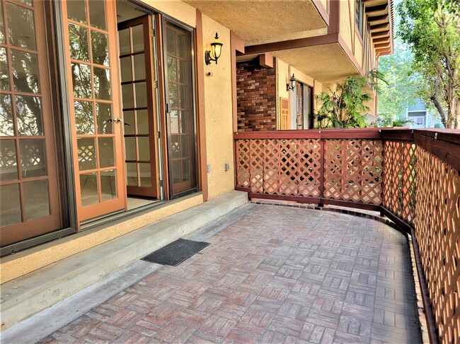 Huge Entertainers' Patio. - 5834 Etiwanda Ave