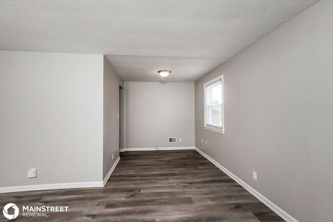 Building Photo - 8006 Canna Dr, Louisville, KY 40258