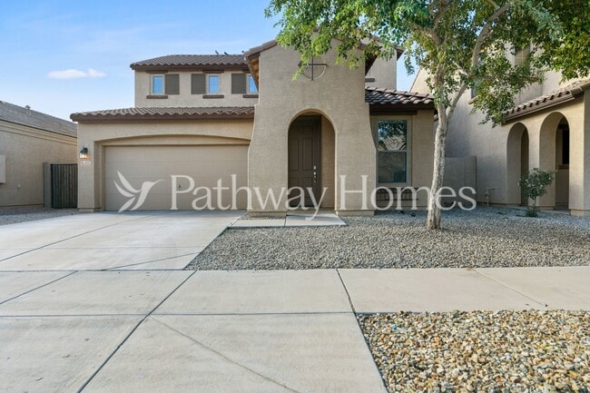 Building Photo - 2451 W Parkway Dr