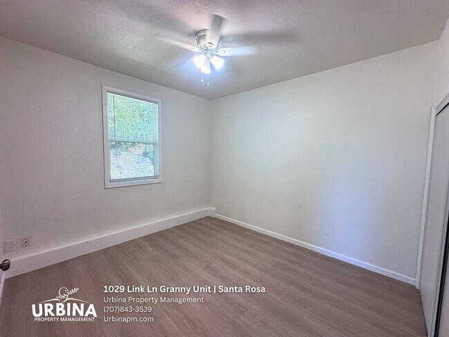 Foto del edificio - 1029 Link Ln