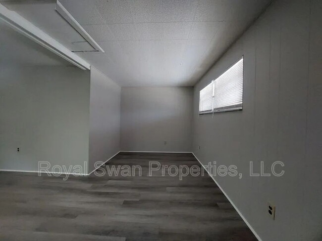 Building Photo - 115 1/2 Lenox St.