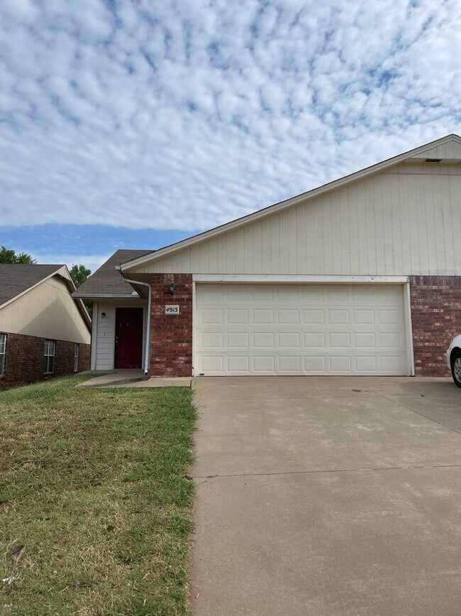 Building Photo - 4913-4915 Britton