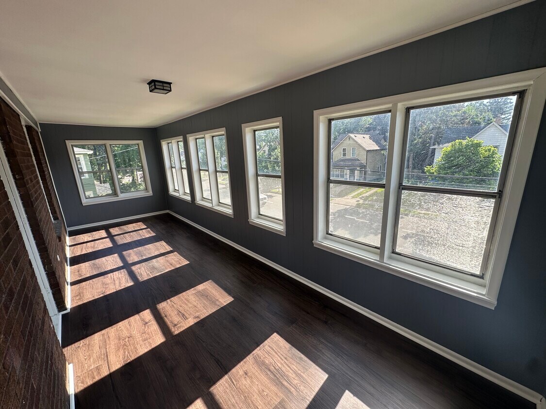 Foto principal - 1819 4th St NE