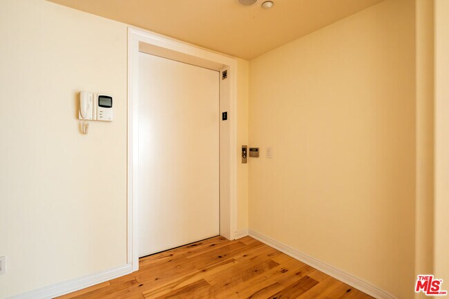 Foto del edificio - 2030 S Bentley Ave