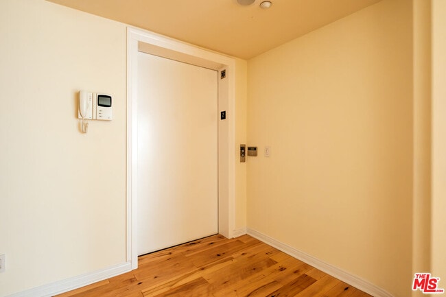 Building Photo - 2030 S Bentley Ave