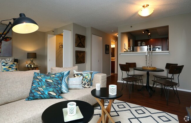 Building Photo - Huge 1 Bedroom in The Heart of Everything!