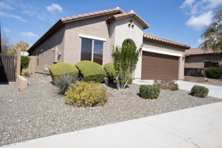 Primary Photo - 1726 W Desperado Way