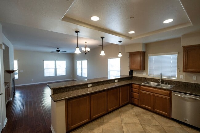 Building Photo - Welcome home to this beautifully designed ...
