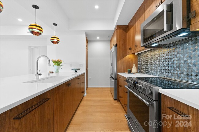 Foto del edificio - 300 E 5th St
