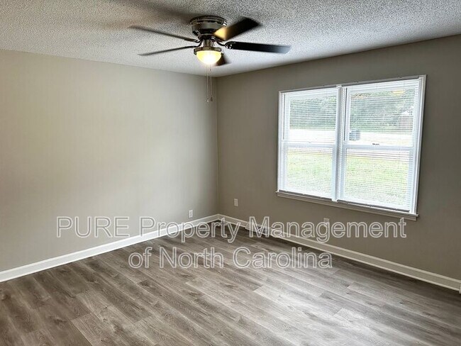 Foto del edificio - 916 W 5th Ave