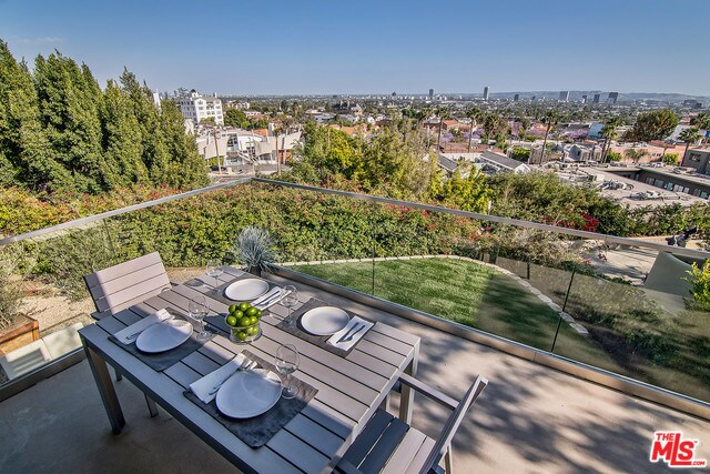 Foto principal - 8260 Marmont Ln